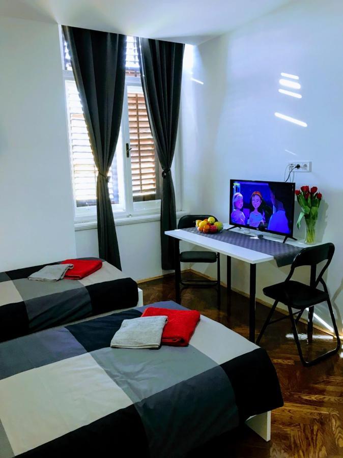 Pula Center Green Park Apartments And Rooms Екстериор снимка